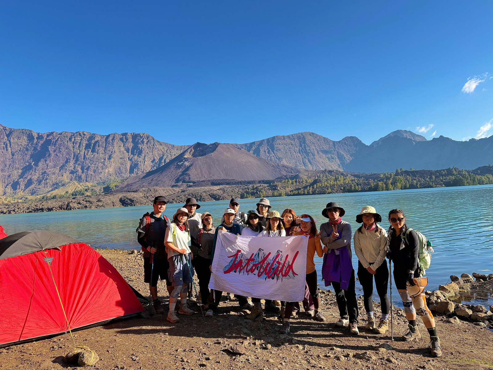 Rinjani trekking group with local guide